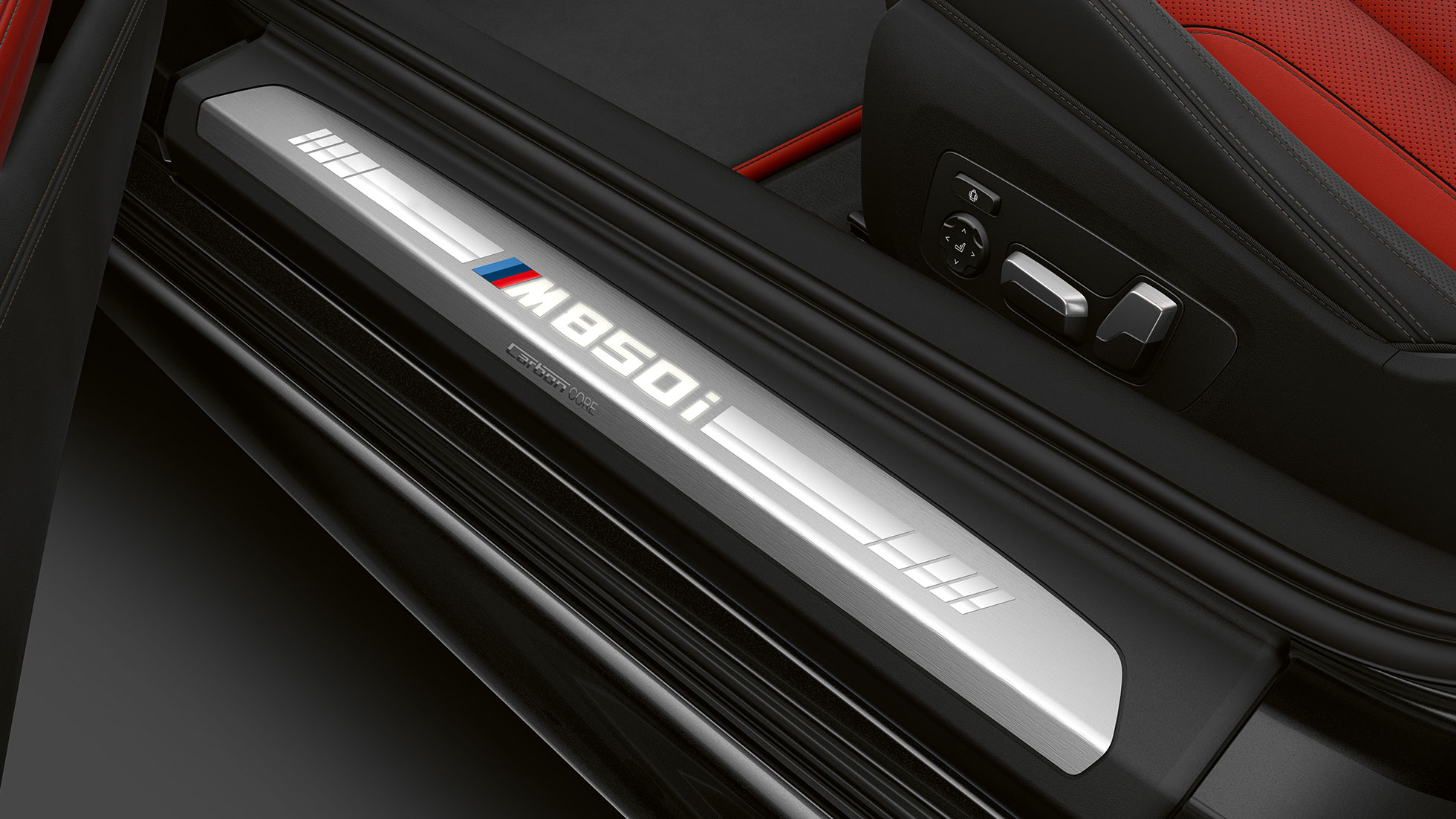 BMW M850i xDrive, Metalik Siyah/Carbon, kapı eşik kaplamaları. BMW M850i xDrive, Metalik Siyah/Carbon, kapı eşik kaplamaları.