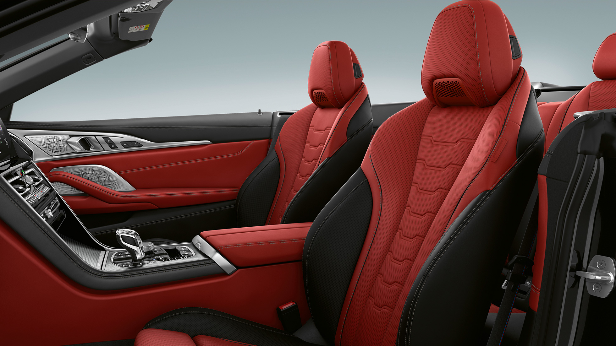 BMW M850i xDrive, Metalik Siyah/Carbon, BMW Individual Merino Fiona Kırmızısı/Siyah deri döşemeler. BMW M850i xDrive, Metalik Siyah/Carbon, BMW Individual Merino Fiona Kırmızısı/Siyah deri döşemeler.