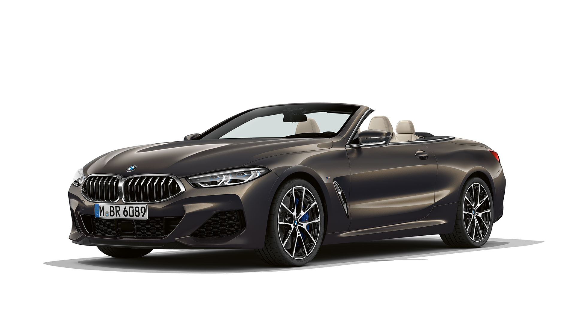 BMW M850i xDrive, Metalik Gri/Dravit, ön görünüm. BMW M850i xDrive, Metalik Gri/Dravit, ön görünüm.