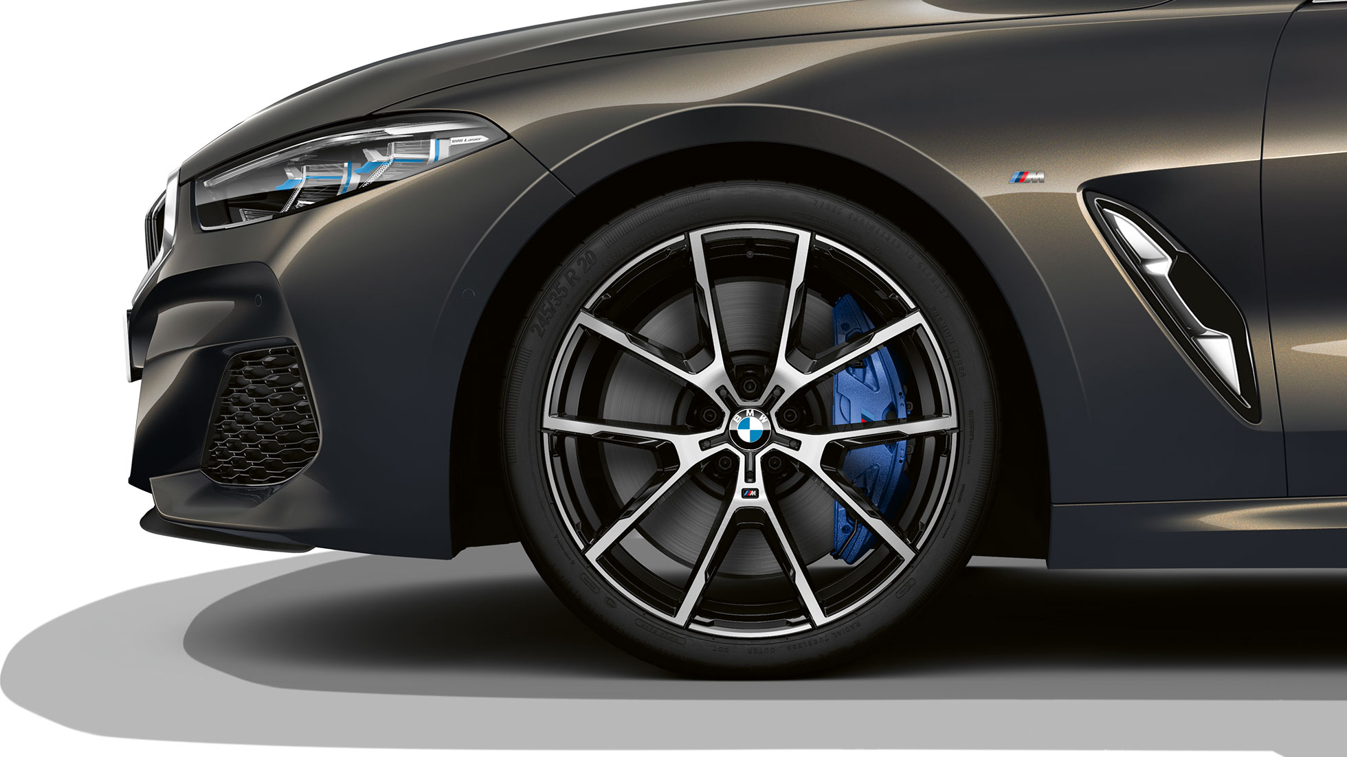 BMW M850i xDrive, Metalik Gri/Dravit, 20 inç, Y kollu, stil 728 M hafif alaşım jantlar. BMW M850i xDrive, Metalik Gri/Dravit, 20 inç, Y kollu, stil 728 M hafif alaşım jantlar.