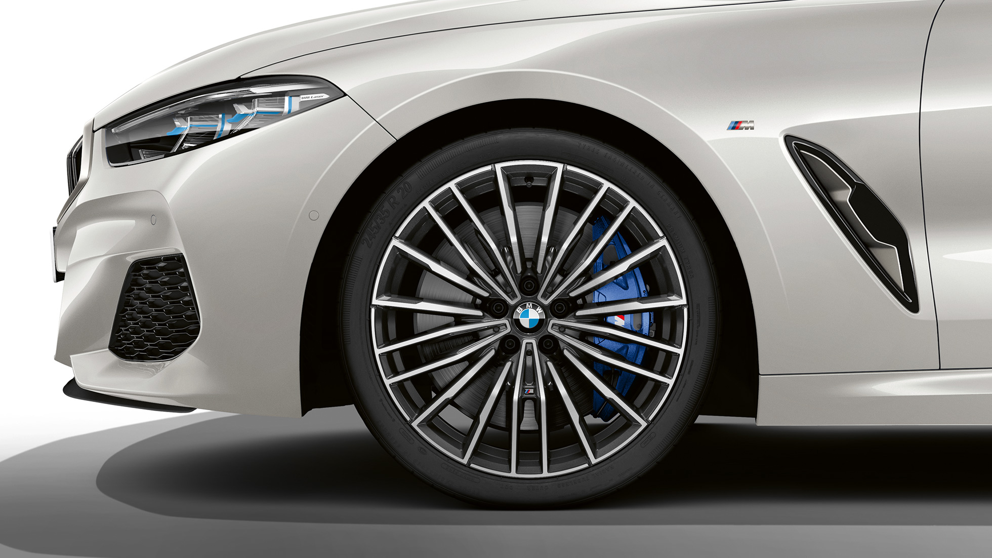 BMW M850i xDrive, 20 inç, çok kollu, stil 729 M hafif alaşım jantlar. BMW M850i xDrive, 20 inç, çok kollu, stil 729 M hafif alaşım jantlar.