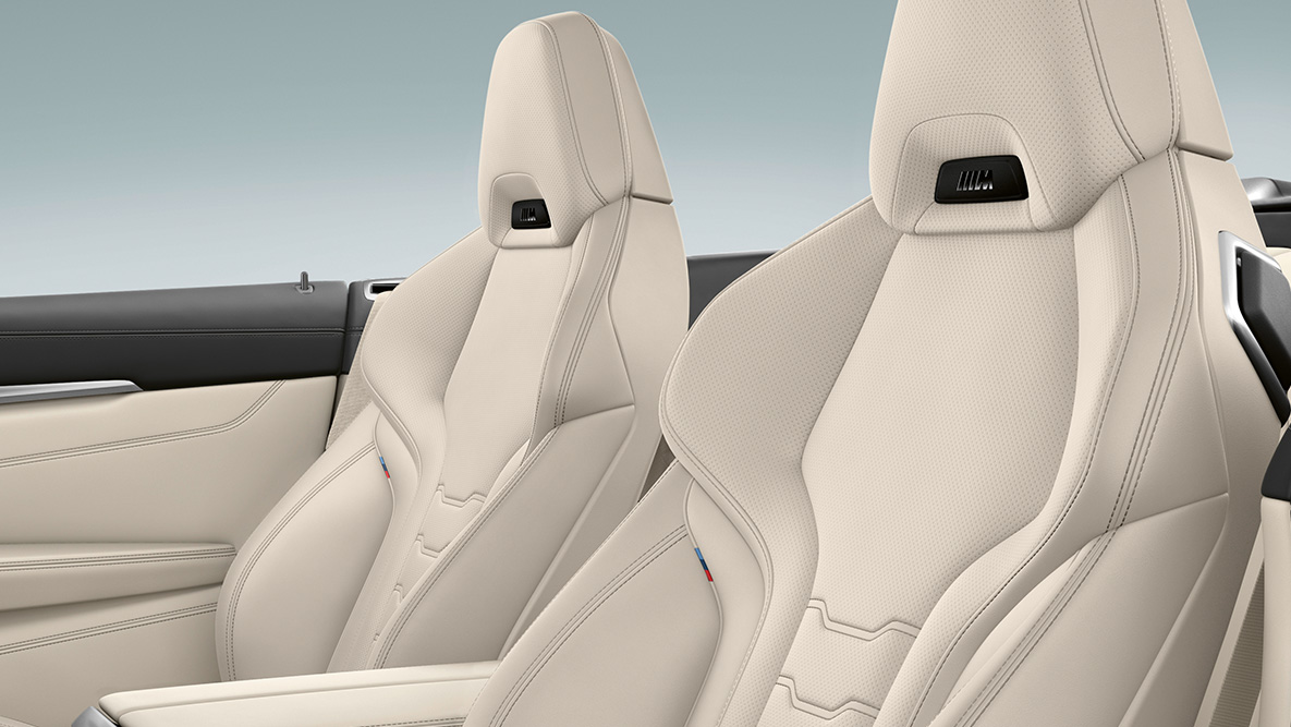 BMW M850i xDrive, boyun ısıtma fonksiyonlu Fildişi Beyazı renkte ‘Merino’ deri kaplamalı çok işlevli koltuklar. BMW M850i xDrive, boyun ısıtma fonksiyonlu Fildişi Beyazı renkte ‘Merino’ deri kaplamalı çok işlevli koltuklar.