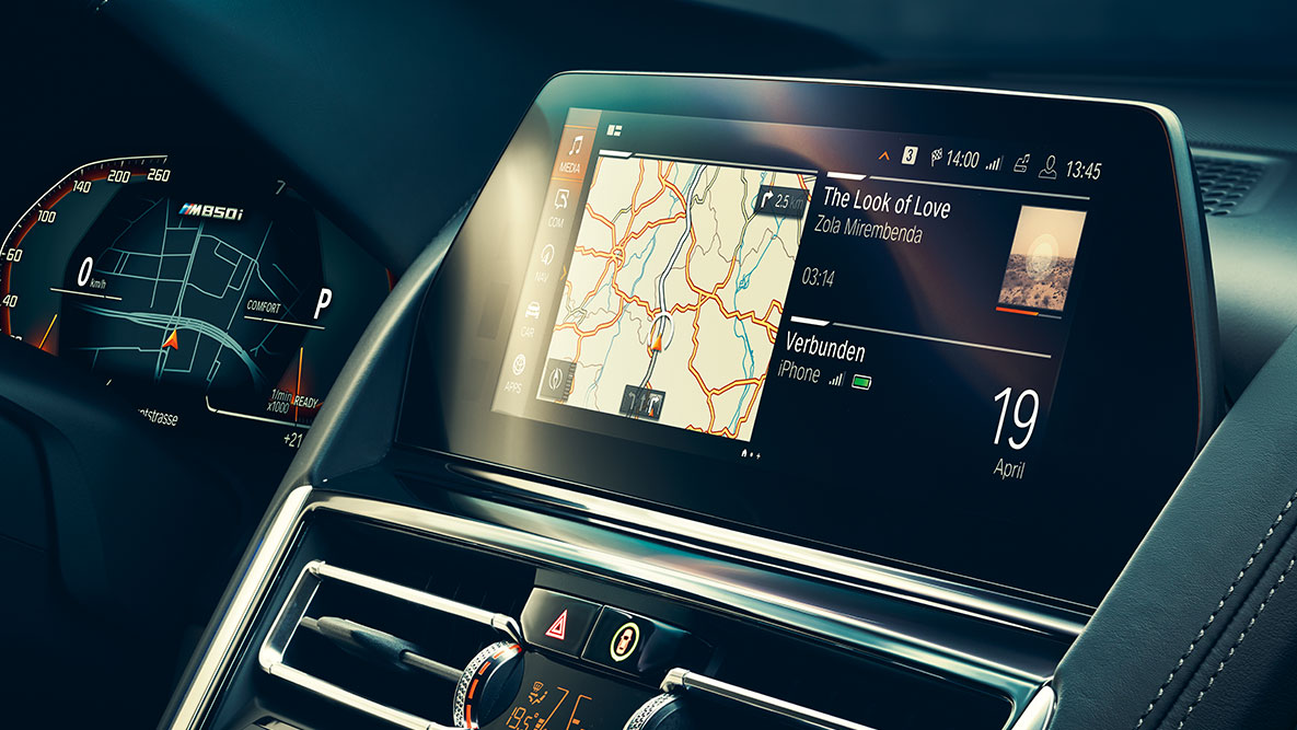 BMW 8 Serisi Coupé, BMW Live Cockit Professional. Kontrol Ekranı ve BMW Live Cockpit Professional ile BMW 8 Serisi Coupé'nin iç tasarımı.