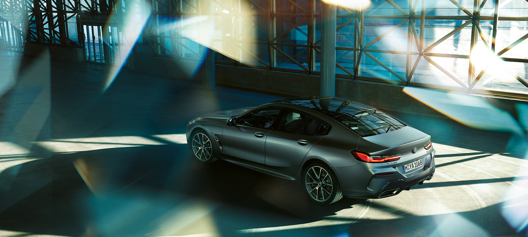 BMW 8 Serisi Gran Coupé, tasarım, üst görünüm BMW 8 Serisi Gran Coupé’nin birçok şık özelliğini ve teknik yeniliklerini keşfedin