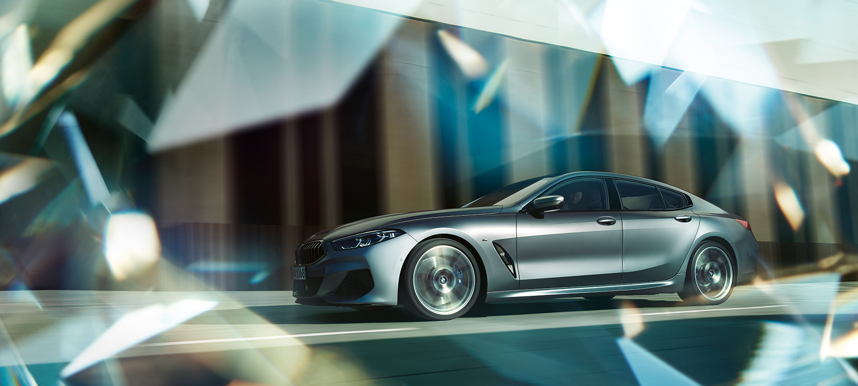 BMW 8 Serisi Gran Coupé Keşfedin BMW 8 Serisi Gran Coupé, sürüş esnasında yan görünüm, Keşfedin