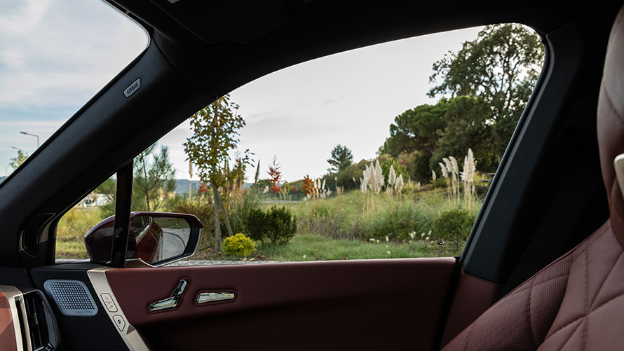 BMW iX i20 elektrikli SUV sürdürülebilirlik BMW iX i20 2021 elektrikli SUV iç tasarım Suite sürdürülebilirlik