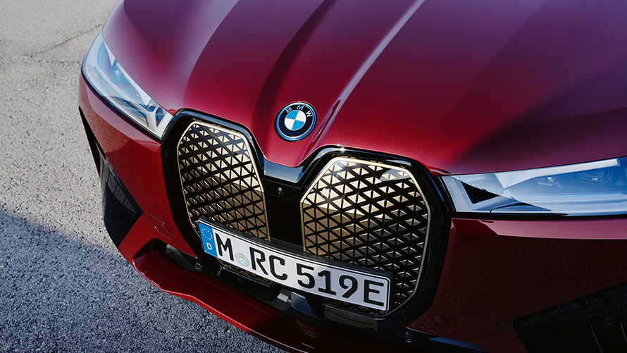 BMW iX i20 elektrikli SUV, BMW iX xDrive50, Shy Tech BMW iX i20 elektrikli SUV, BMW iX xDrive50 Metalik Kırmızı/Aventurin, önden görünüm, BMW Böbrek Izgarası, Shy Tech