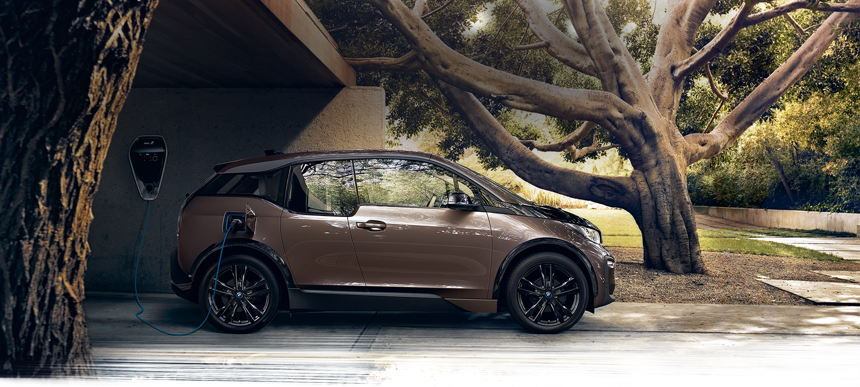 Tamamen elektrikli BMW i3, Şarj Ünitesine Bağlı Halde Tamamen elektrikli BMW i3'ün şarj ve menzil özellikleri