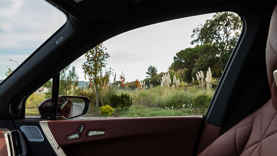 BMW iX M60 i20 2022 elektrikli SUV Elektrikli araç sürdürülebilirlik BMW iX M60 i20 2022 elektrikli SUV sürdürülebilirlik videosu
