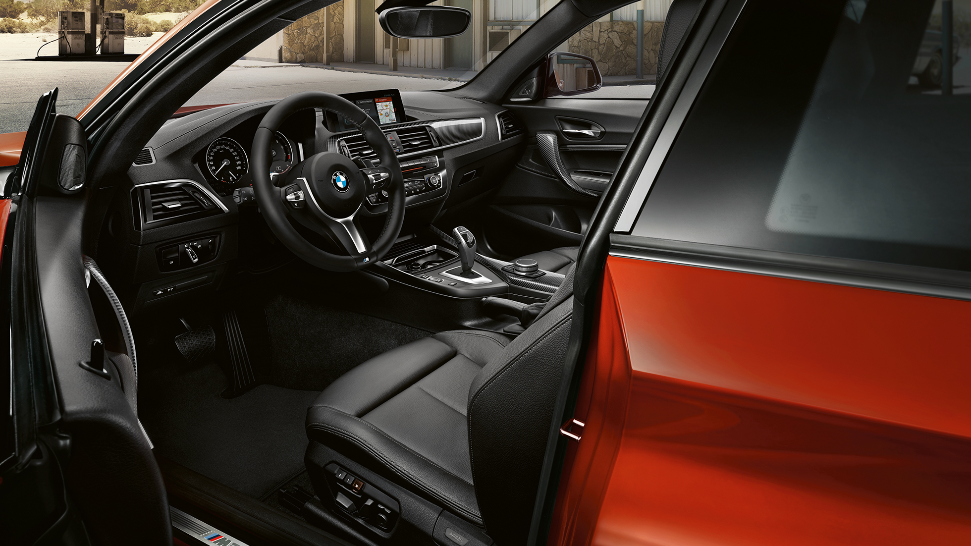 Kokpit BMW M240i Coupé Kokpit BMW M240i Coupé F22 2017 Metalik Turuncu/Sunset iç tasarım