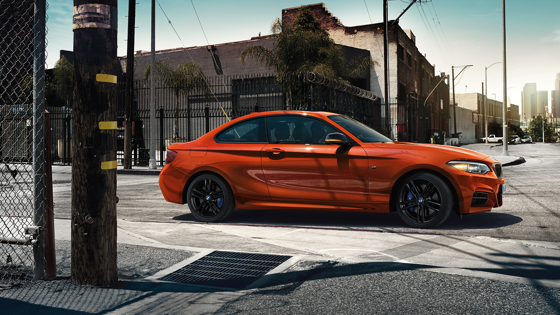 Otomobil tasarımı BMW M240i Coupé Otomobil tasarımı BMW M240i Coupé F22 Metalik Turuncu/Sunset yandan görünüm