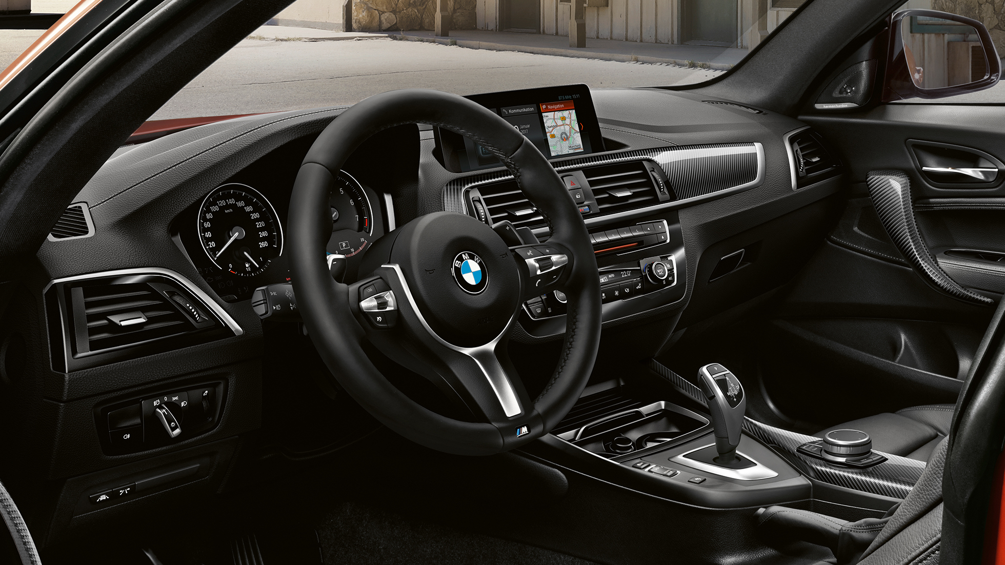 Kokpit BMW M240i Coupé Kokpit BMW M240i Coupé F22 Metalik Turuncu/Sunset iç tasarım