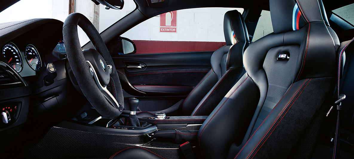 İç tasarım BMW M2 CS İç tasarım BMW M2 CS F87 Metalik Mavi/Misano detaylı görünüm