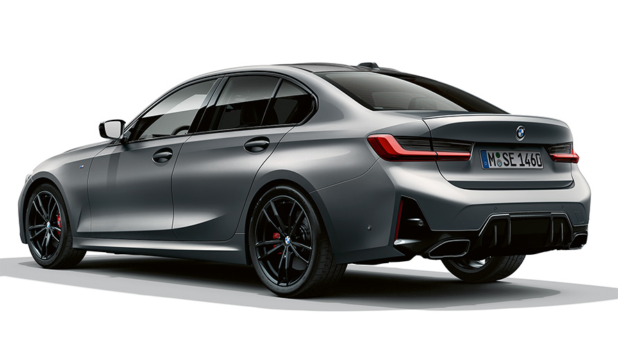 BMW M340i xDrive Sedan G20, BMW Individual Metalik Mat Gri/Pure Grey, arka çaprazdan görünüm, M arka spoyler