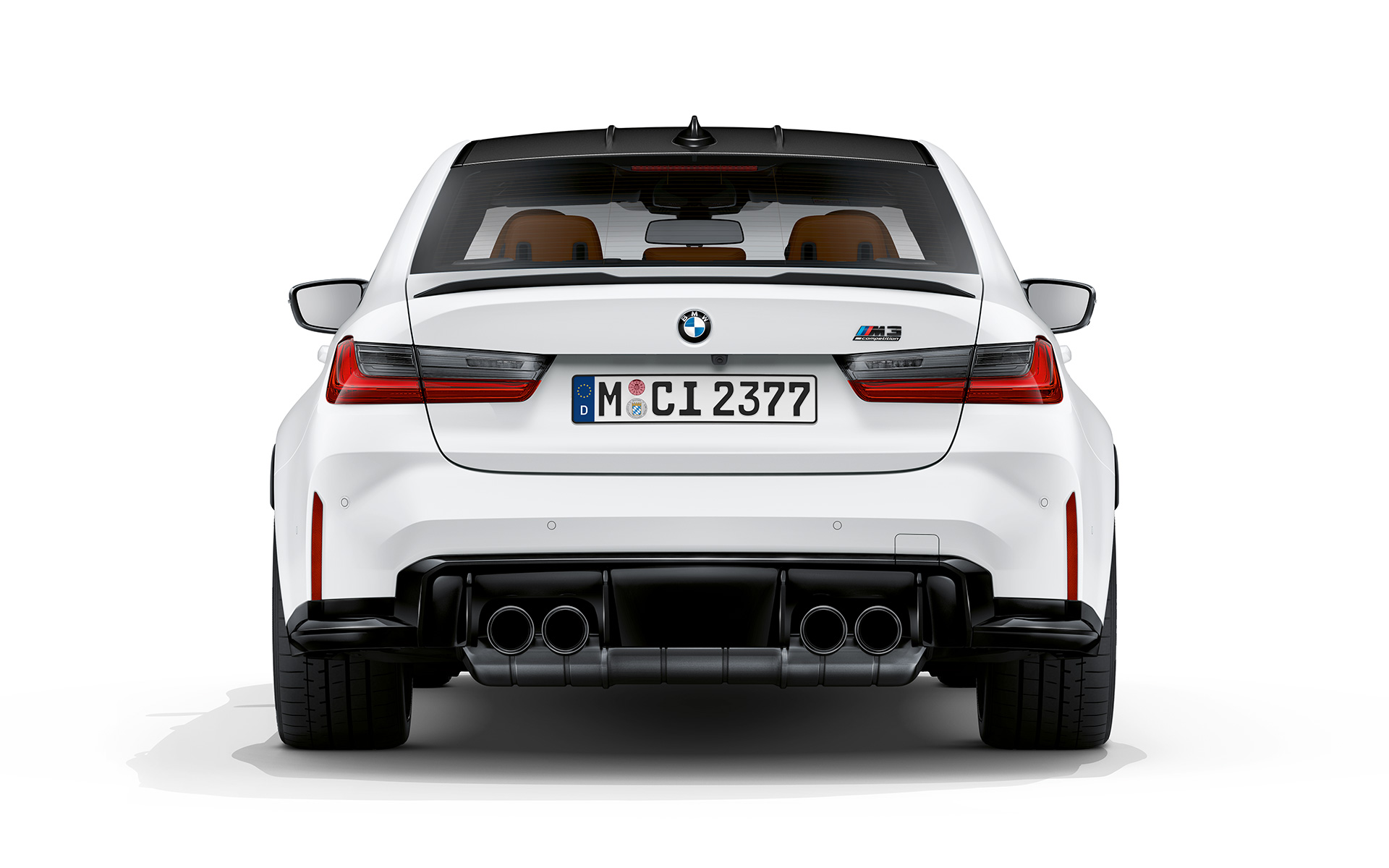 BMW M3 Competition G80, Metalik Mat Beyaz, arkadan görünüm