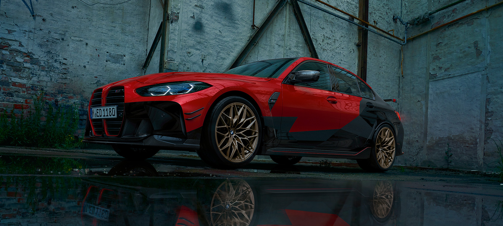 BMW M3 Sedan G80, BMW M Performance Parçaları ile yan çaprazdan görünüm
