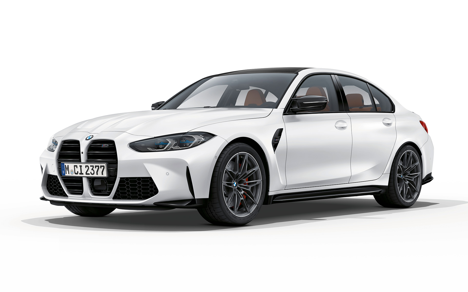 BMW M3 Competition G80, Metalik Mat Beyaz, ön çaprazdan görünüm