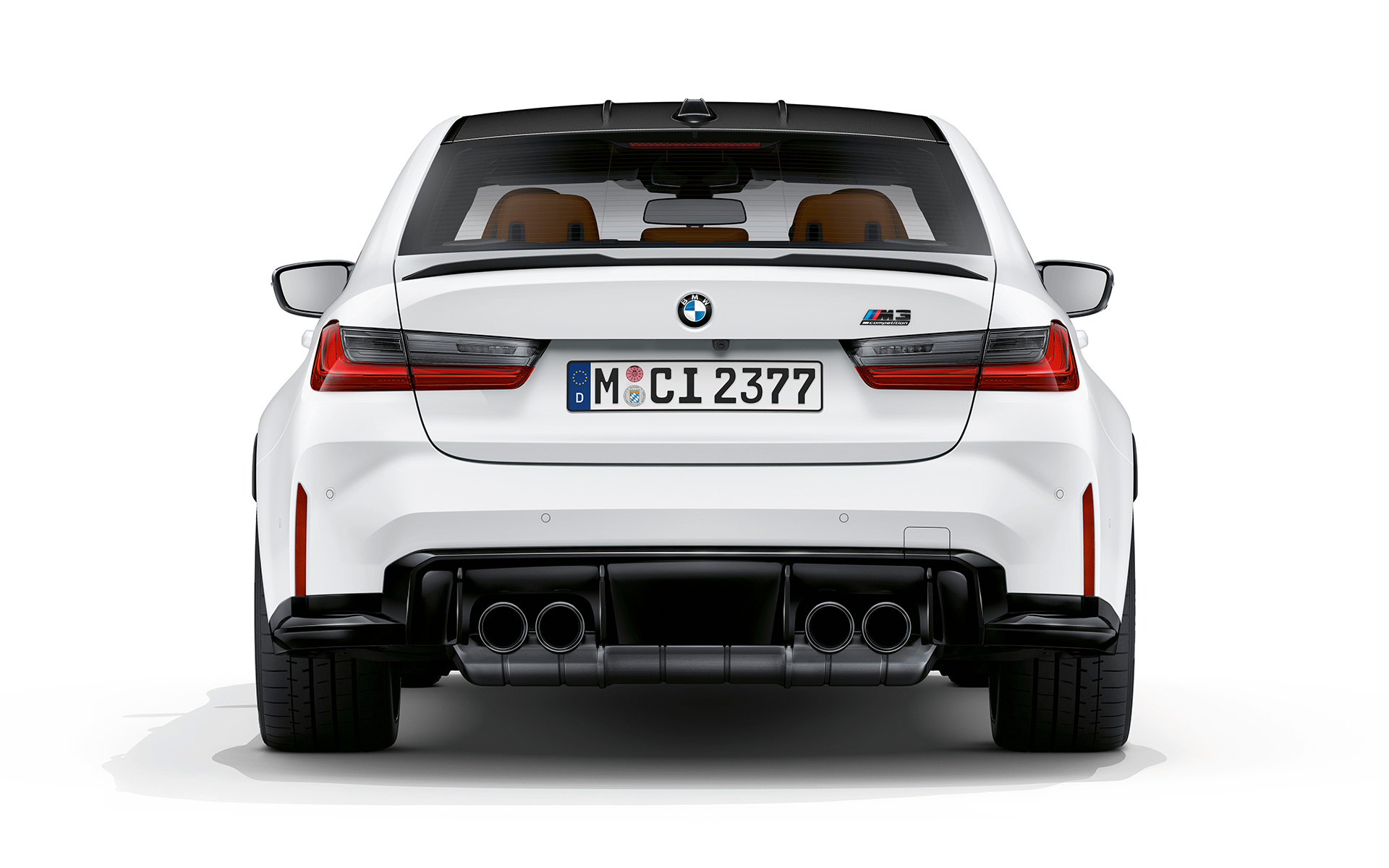 BMW M3 Competition G80, Metalik Mat Beyaz, arkadan görünüm