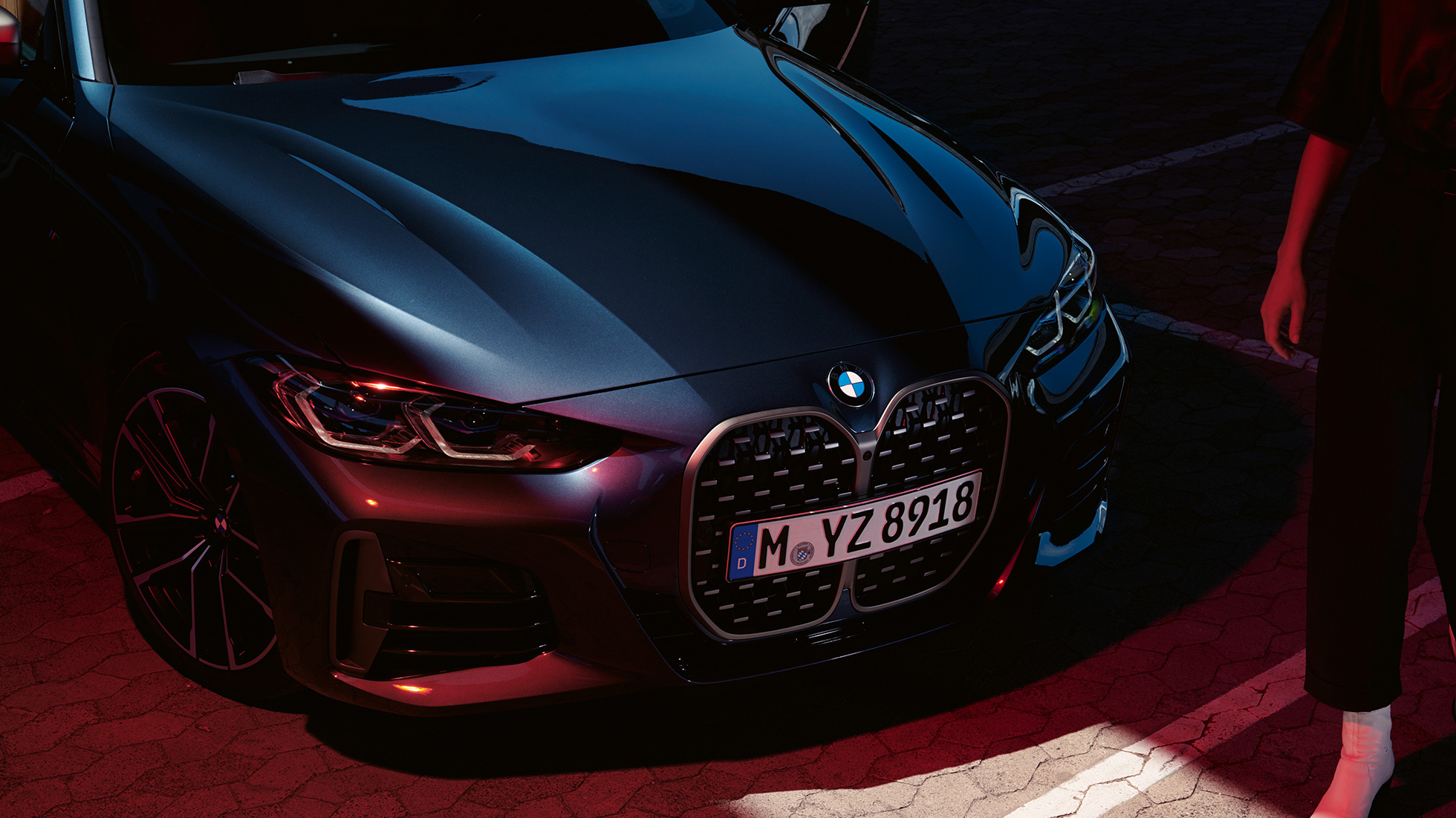 BMW çift Böbrek Izgaraları BMW M440i xDrive Coupé G22 BMW M440i xDrive Coupé Metalik Mavi/Arctic Race G22 önden görünüm, BMW çift Böbrek Izgaraları