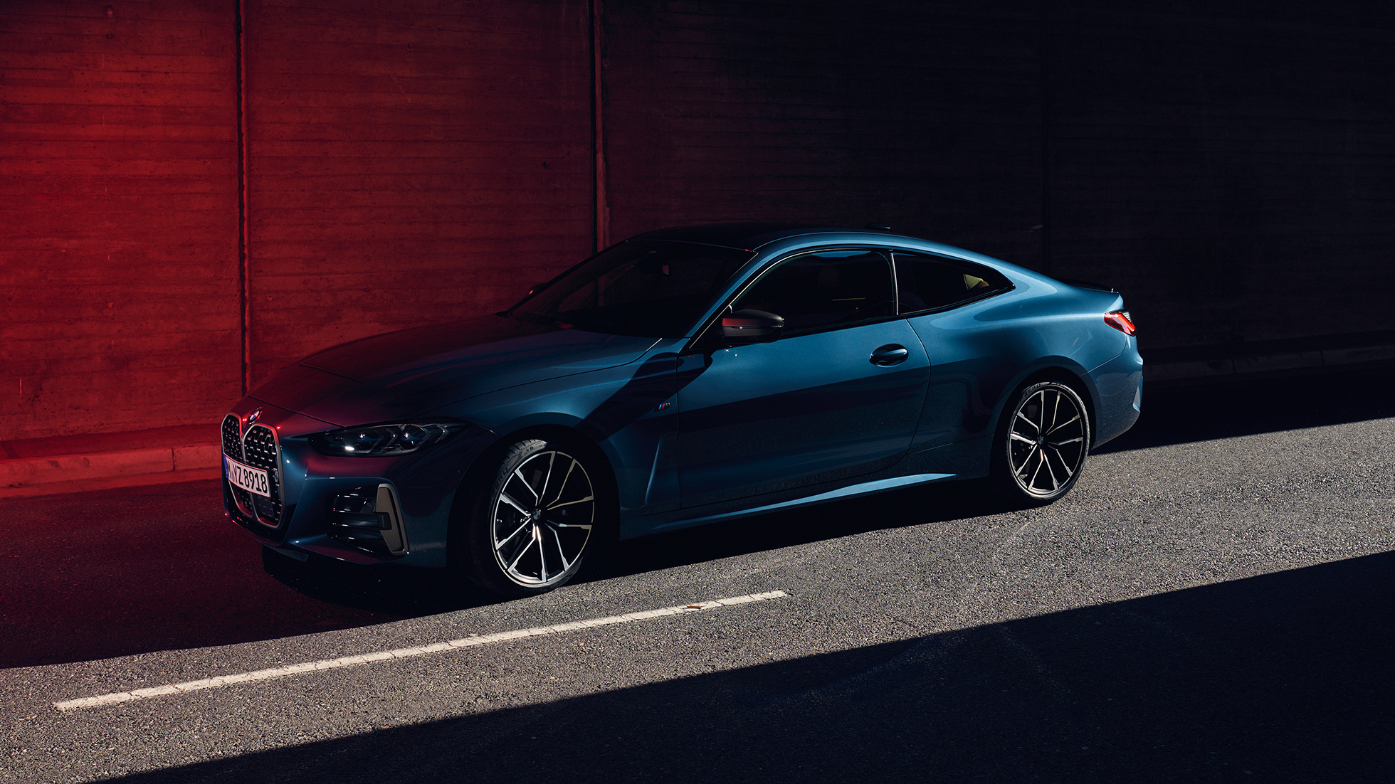 Yandan görünüm, tavan çizgisi BMW M440i xDrive Coupé G22 BMW M440i xDrive Coupé Metalik Mavi/Arctic Race G22 yandan görünüm, tavan çizgisi