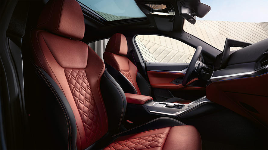 Yeni BMW M440i xDrive Gran Coupé G26, yandan iç görünüm Yeni BMW M440i xDrive Gran Coupé G26, yandan iç görünüm