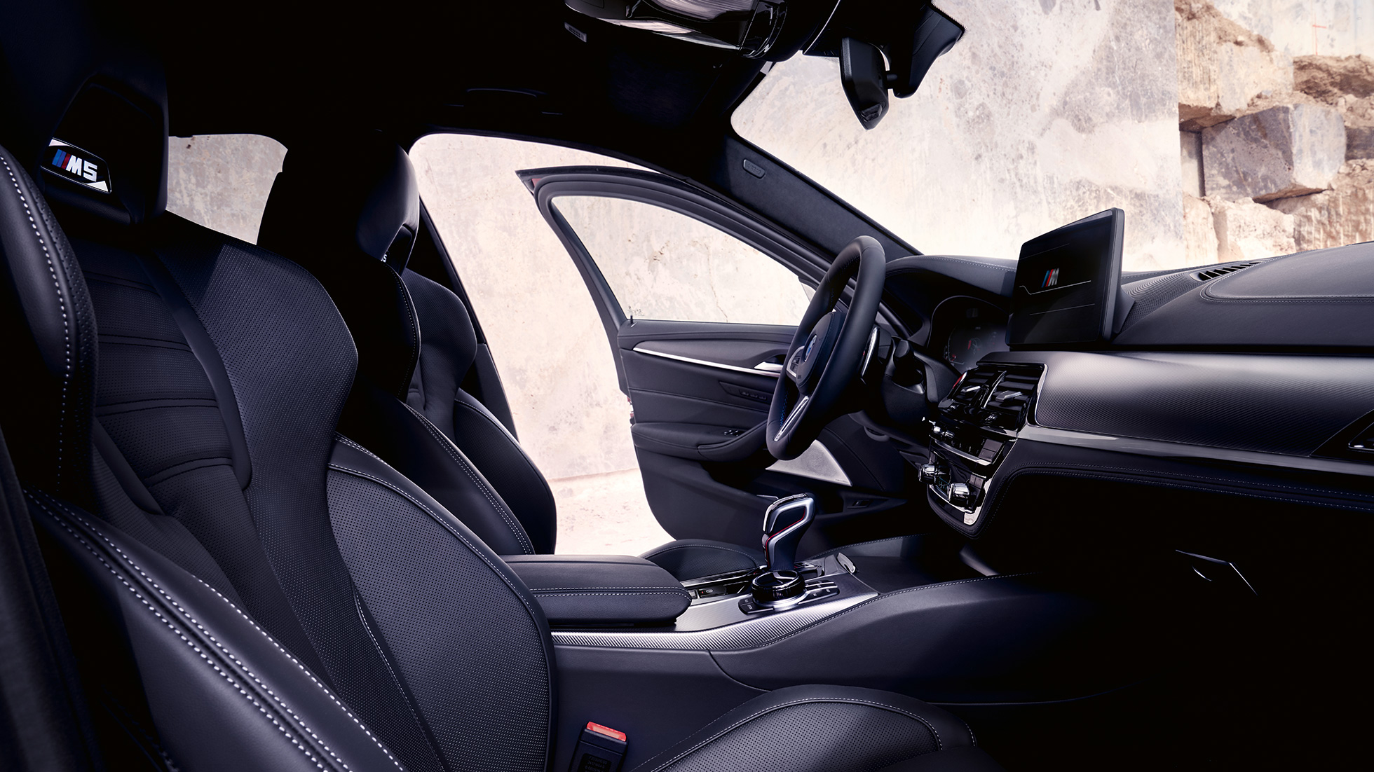BMW M5 Competition F90 LCI iç tasarım BMW M5 Competition F90 LCI Çok Fonksiyonlu M koltuklar ile iç tasarım