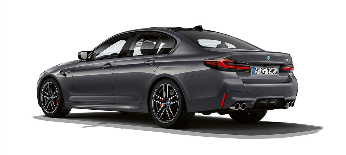 BMW M5 F90 LCI arkadan görünüm BMW M5 F90 LCI Metalik Gri/Brands Hatch arkadan görünüm