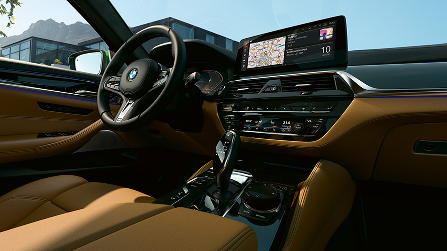 BMW M550i xDrive Sedan G30 LCI iç tasarım
