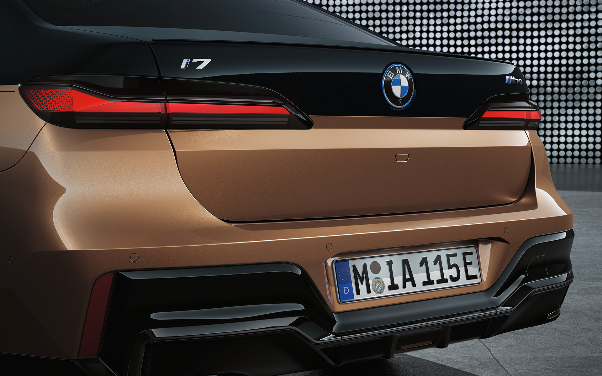 BMW i7 M70 xDrive Sedan G70 M arka spoyler