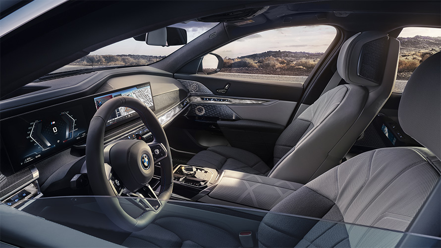 My Mode Sport, BMW M760e xDrive Sedan G70, yarı kapalı camdan iç tasarımın dışarıdan görünümü