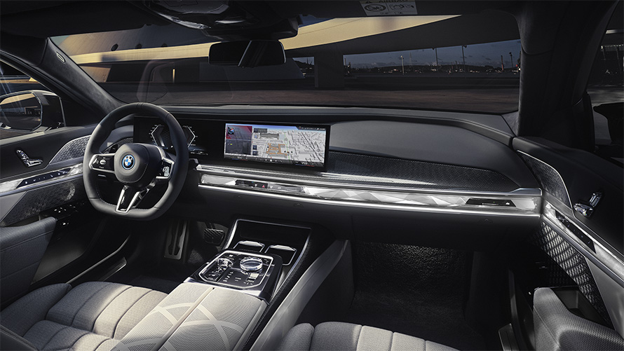 İç tasarım, Kokpit, BMW M760e xDrive Sedan G70, ön yolcu tarafından görünüm