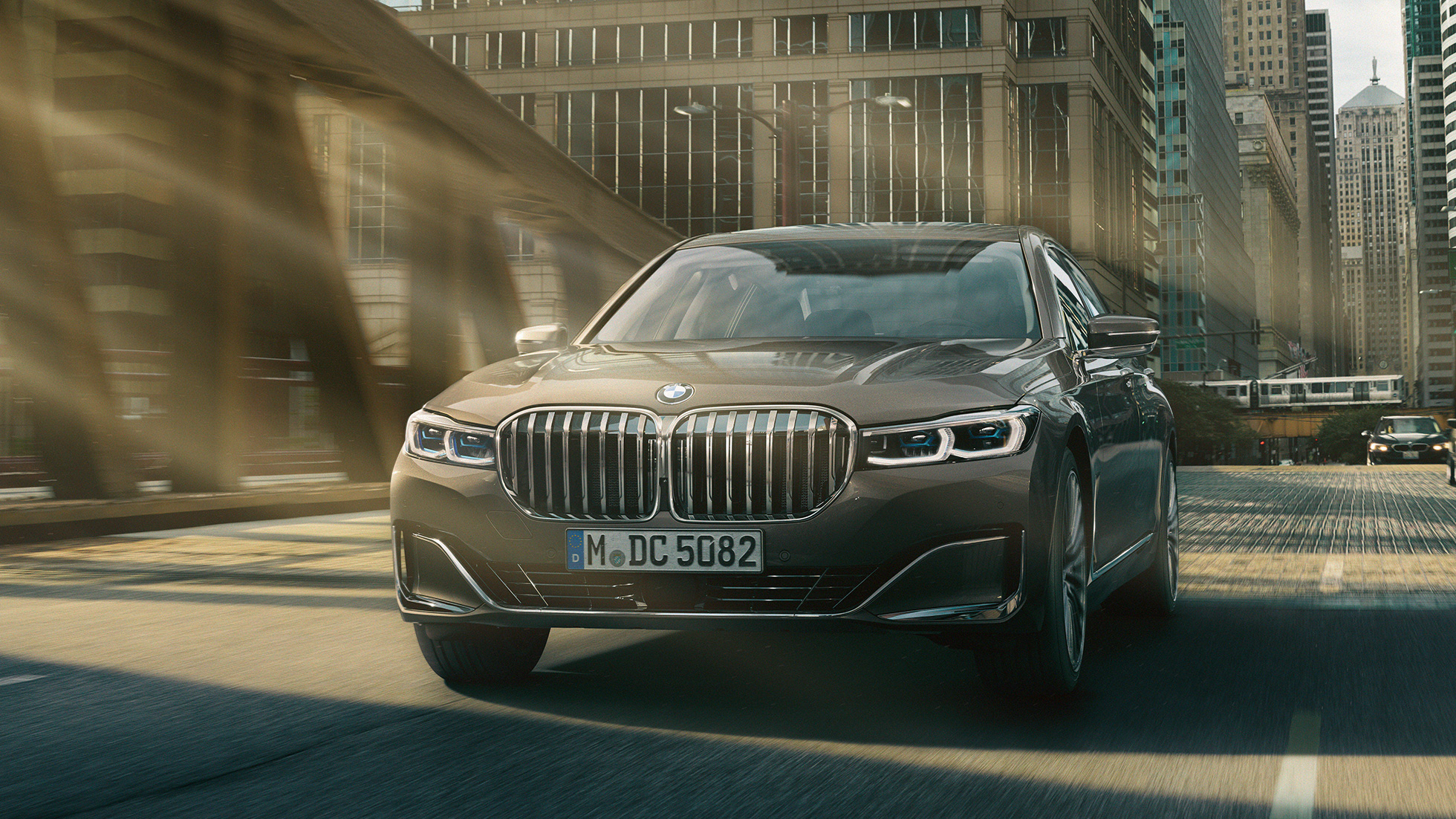 Sürüş dinamikleri BMW M760Li xDrive Sedan, sürüş dinamikleri