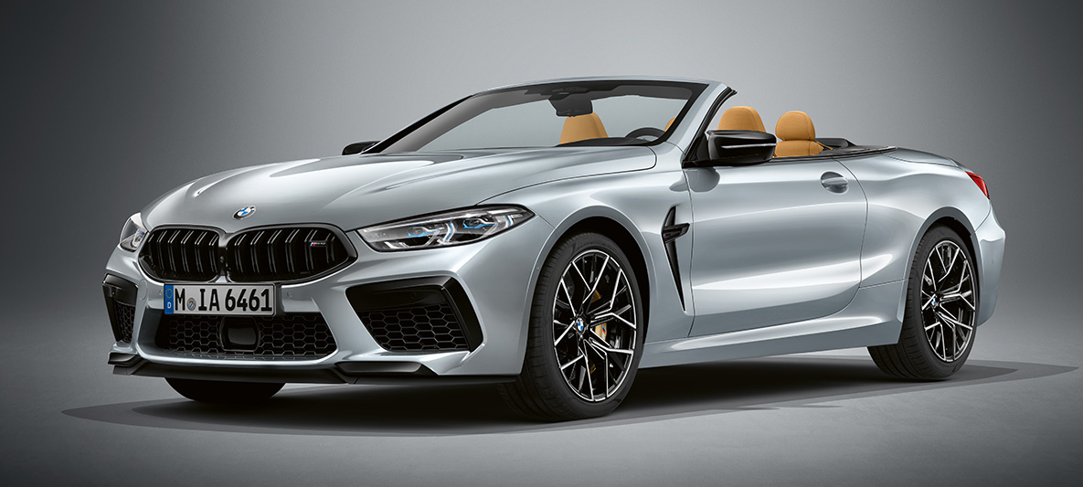 BMW Individual metalik Saf Metal Gümüş renginde Yeni BMW Individual M8 Cabrio. BMW Individual metalik Saf Metal Gümüş renginde Yeni BMW Individual M8 Cabrio, önden görünüm.