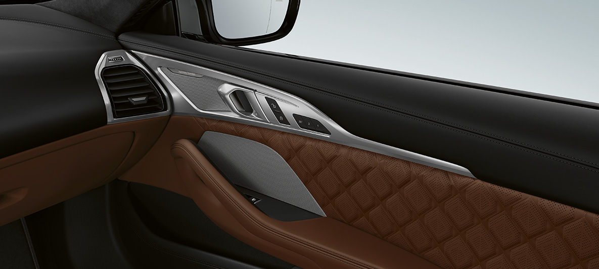 Bowers & Wilkins Diamond Surround Ses Sistemi. Bowers & Wilkins Diamond Surround Ses Sistemini içeren iç tasarımıyla BMW M8 Coupé.