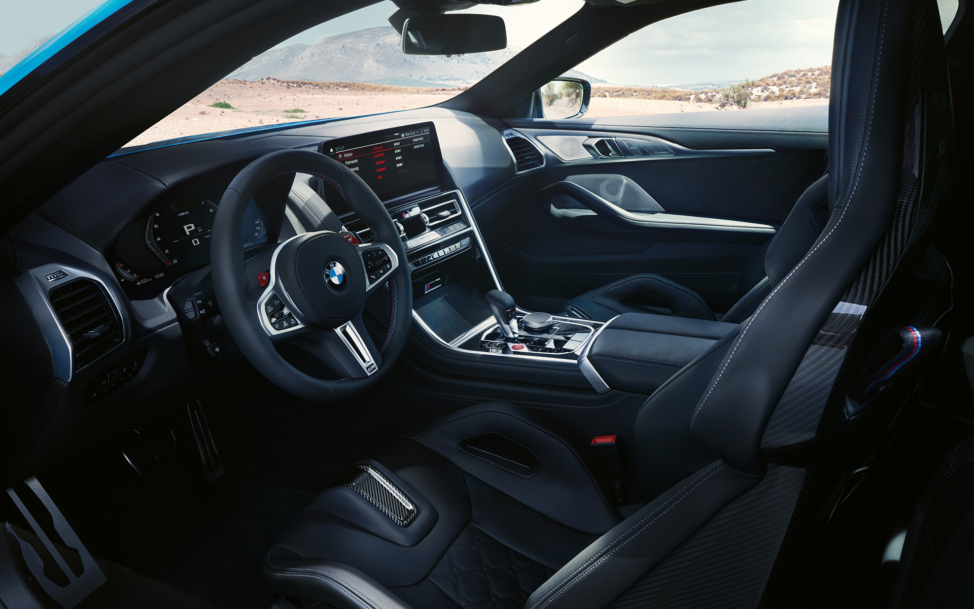 M Karbon pilot koltuklar, M deri direksiyon, BMW M8 Competition Coupé F92 LCI BMW M8 Competition Coupé F92 LCI, Kokpit, İç Tasarım, M deri direksiyon ve M Karbon pilot koltuklar