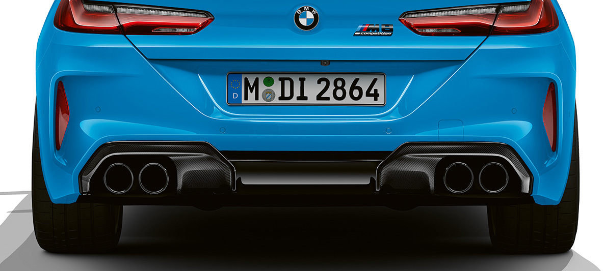 Karbon fiber takviyeli plastik malzemeden üretilen difüzör, BMW M8 Competition Coupé F92 LCI, Metalik Mavi/Daytona Beach BMW M8 Competition Coupé F92 LCI, Metalik Mavi/Daytona Beach, M Karbon dış tasarım donanımı, arka rüzgarlık, karbon fiber takviyeli plastik malzemeden üretilen difüzörün yakın plan görünümü