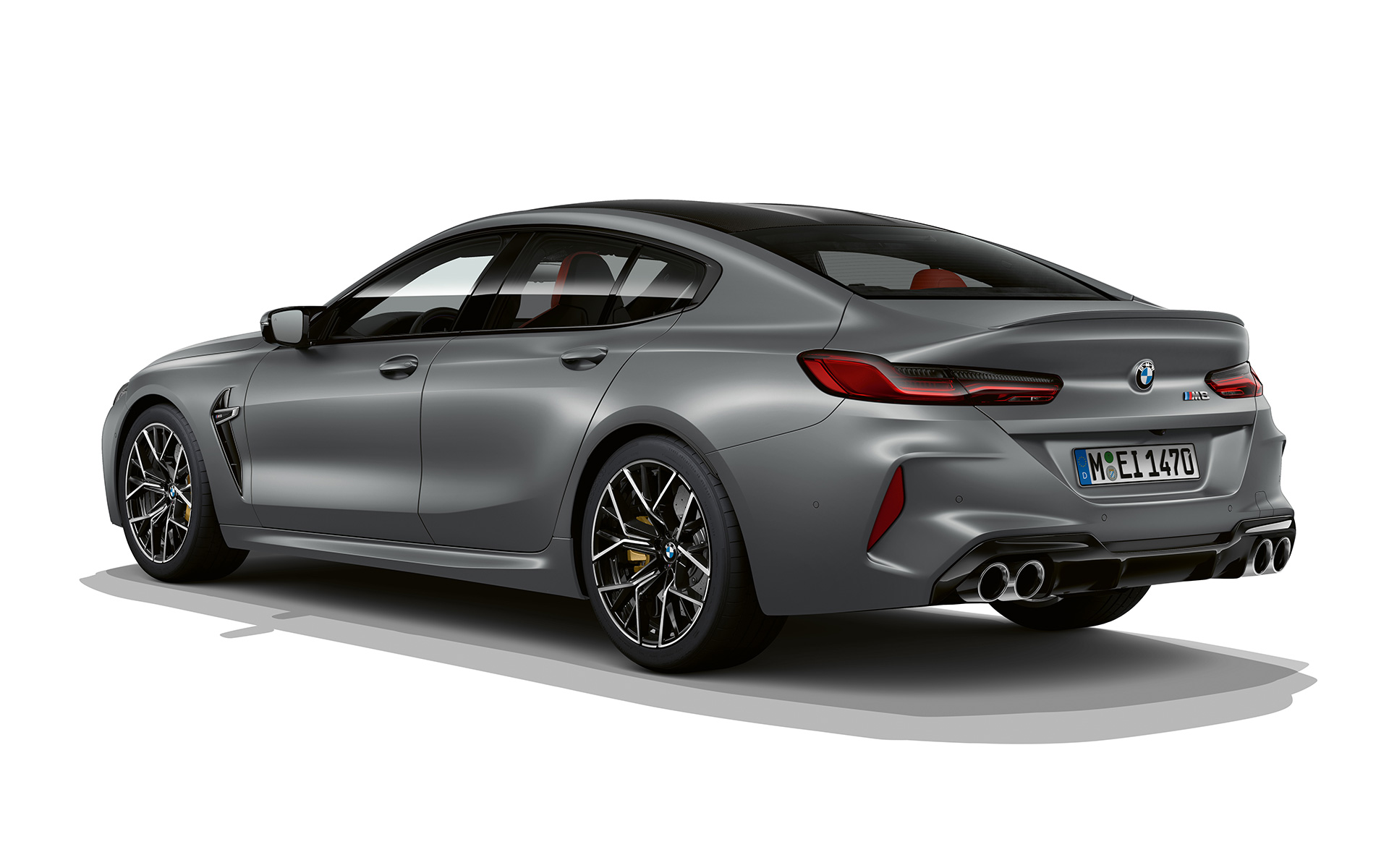 Arka çaprazdan görünüm, BMW M8 Gran Coupé F93 BMW M8 Gran Coupé F93 BMW Individual Metalik Gri/Frozen Pure arka çaprazdan görünüm