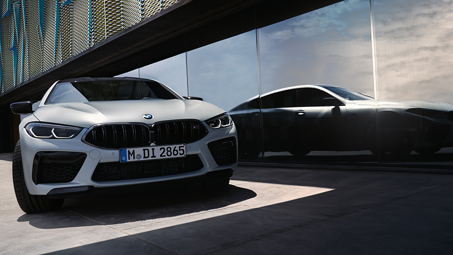 Teknik bilgiler, BMW M8 Competition Gran Coupé F93 BMW M8 Competition Gran Coupé F93 BMW Individual Metalik Beyaz/Frozen Brilliant önden görünüm teknik bilgiler