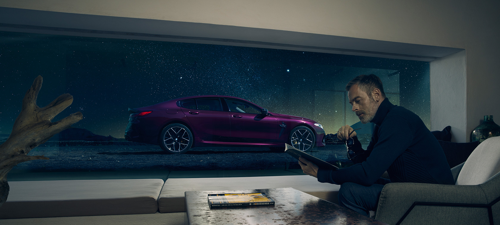 BMW M8 Competition Gran Coupé pencereden yandan görünüm BMW M8 Competition Gran Coupé F93 2020 BMW Individual Metalik Ametrine pencereden yandan görünüm