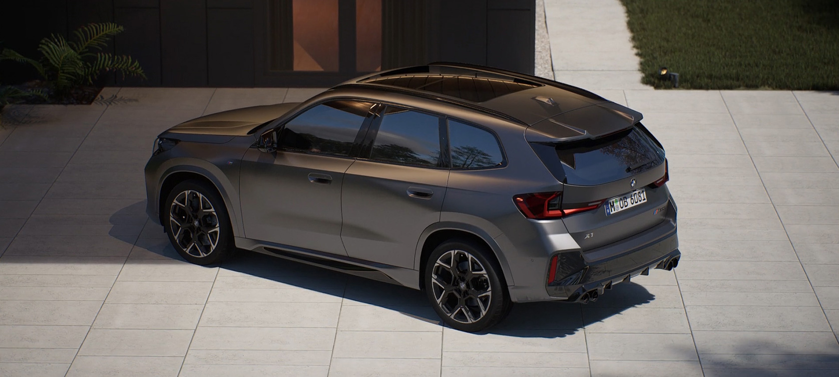 Yeni BMW X1 M35i xDrive Yeni BMW X1 M35i xDrive, yan çapraz arkadan görünüm