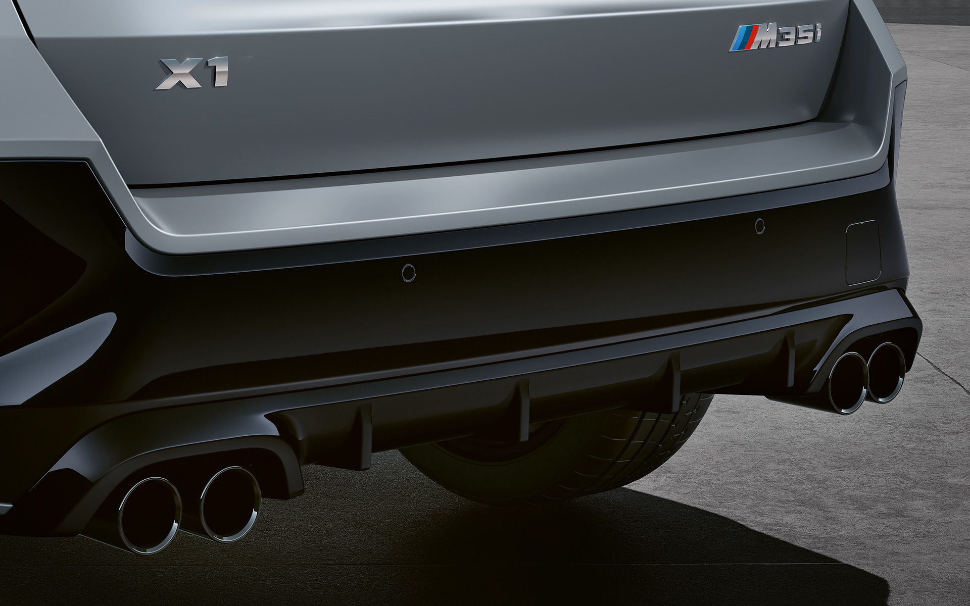 Yeni BMW X1 M35i xDrive Egzoz çıkışı detayı Yeni BMW X1 M35i xDrive Dış tasarım egzoz çıkışı detayı