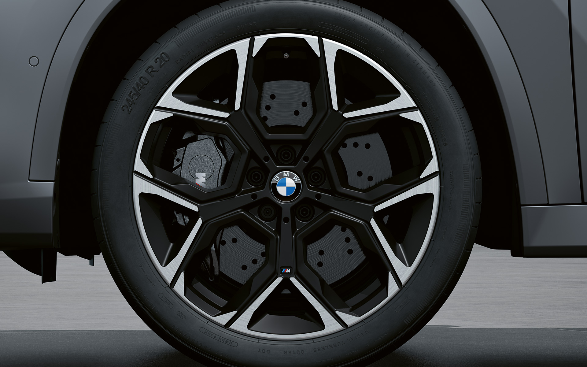 Yeni BMW X1 M35i xDrive hafif alaşım jantlar Yeni BMW X1 M35i xDrive Dış tasarım hafif alaşım jantlar