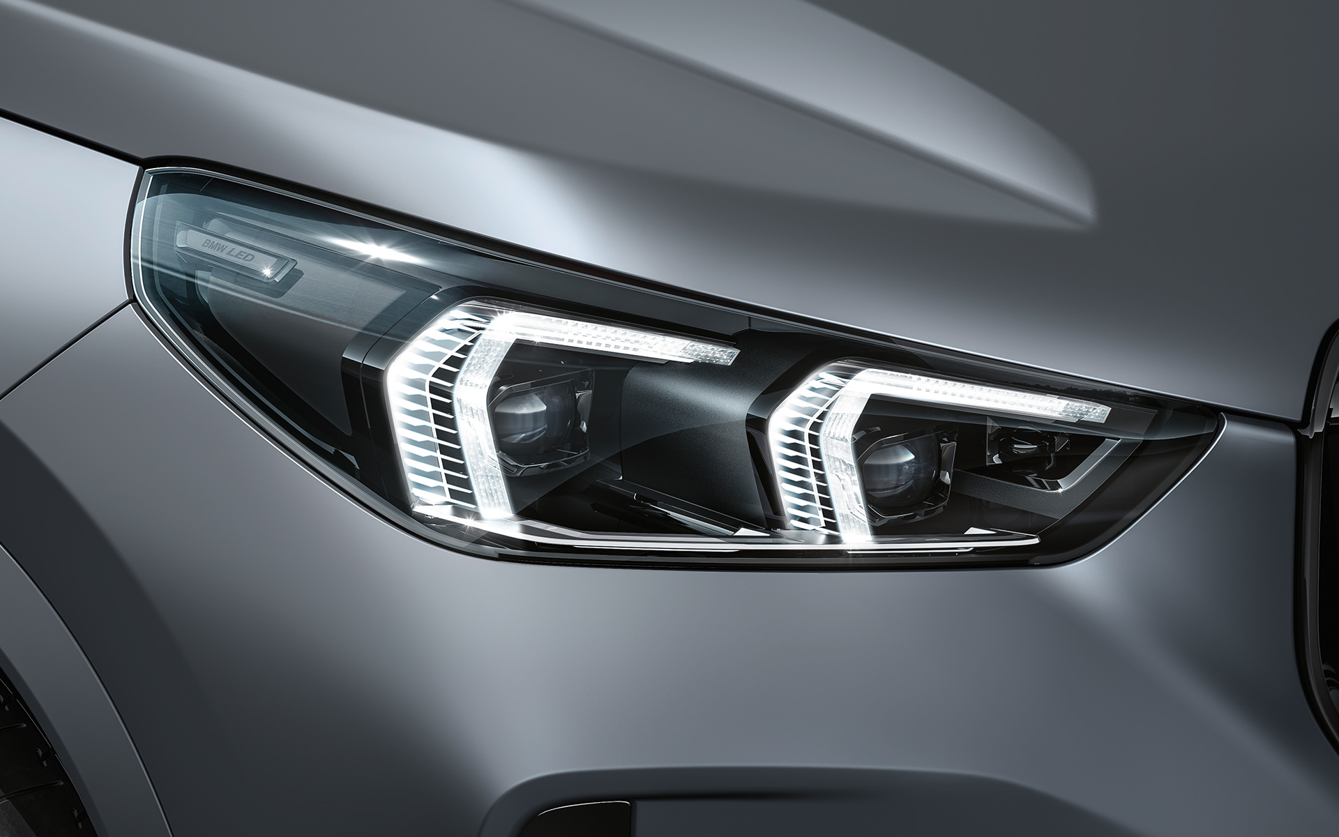 Yeni BMW X1 M35i xDrive LED farlar Yeni BMW X1 M35i xDrive Dış tasarım LED farlar