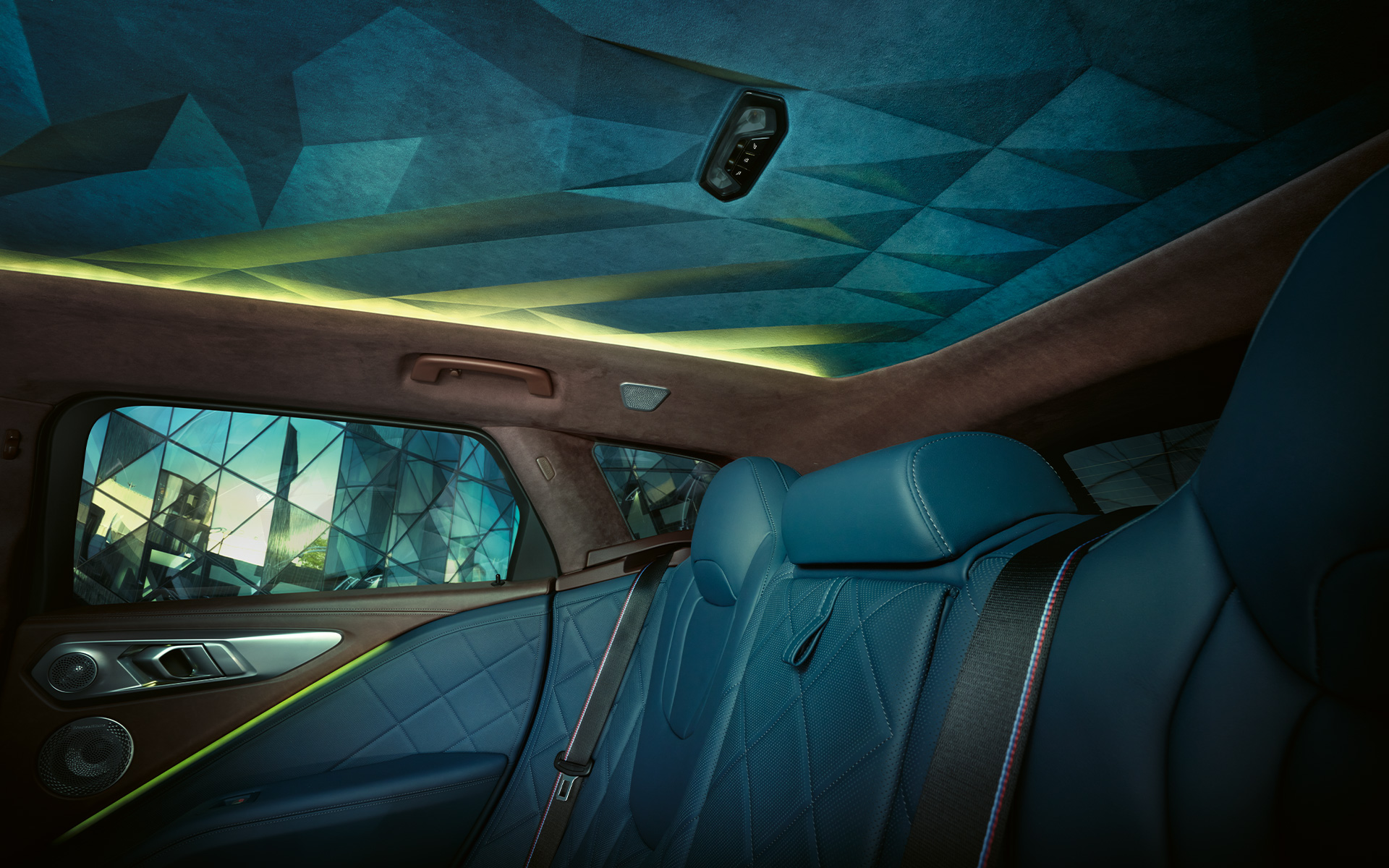 BMW XM G09 İç tasarımda lüks sahne arkası hissi