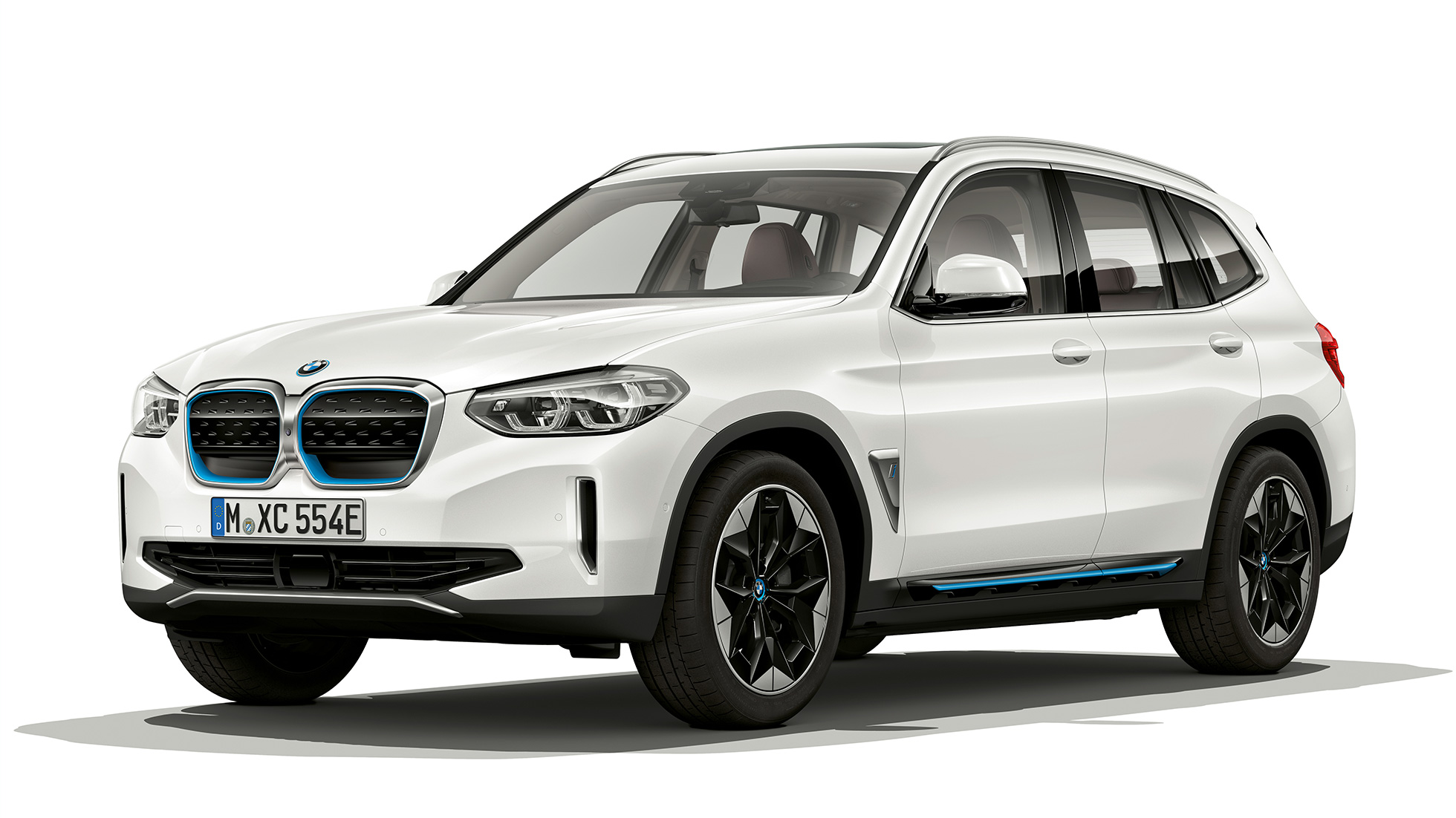 BMW iX3 G08 “Impressive” önden görünüm BMW iX3 G08 “Impressive” Metalik Beyaz/Mineral önden görünüm