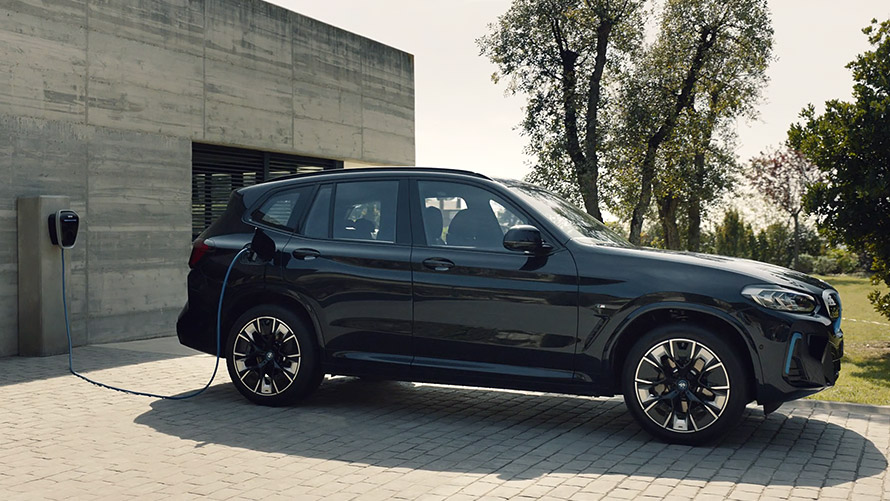 BMW iX3 G08, evde şarj videosu BMW iX3 G08, evde şarj videosu
