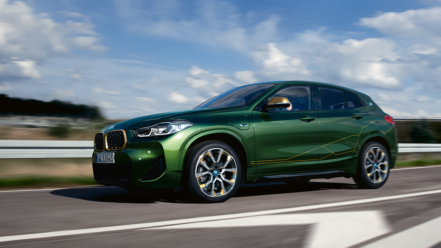 BMW X2 F39, birinci neslin yol üzerinde ön çaprazdan görünümü BMW X Serisi, BMW X2 F39, birinci neslin yol üzerinde ön çaprazdan görünümü