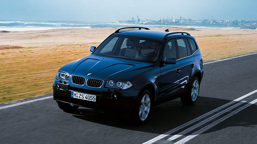 BMW X3 E83, birinci neslin yol üzerinde sürüş esnasında ön çaprazdan görünümü BMW X Serisi, BMW X3 E83, birinci neslin yol üzerinde sürüş esnasında ön çaprazdan görünümü