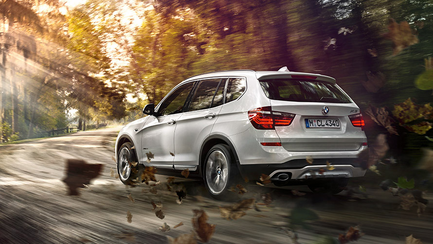 BMW X3 F25, ikinci neslin yol üzerinde sürüş esnasında arka çaprazdan görünümü BMW X Serisi, BMW X3 F25, ikinci neslin yol üzerinde sürüş esnasında arka çaprazdan görünümü