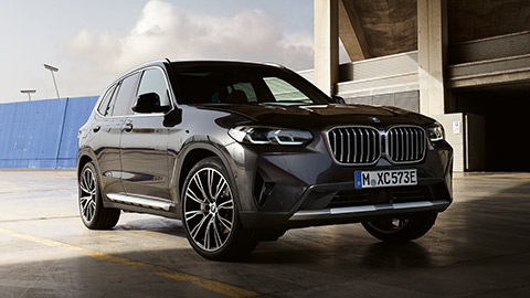 BMW X Serisi, BMW X3 G01, yol üzerinde sürüş esnasında ön çaprazdan görünüm